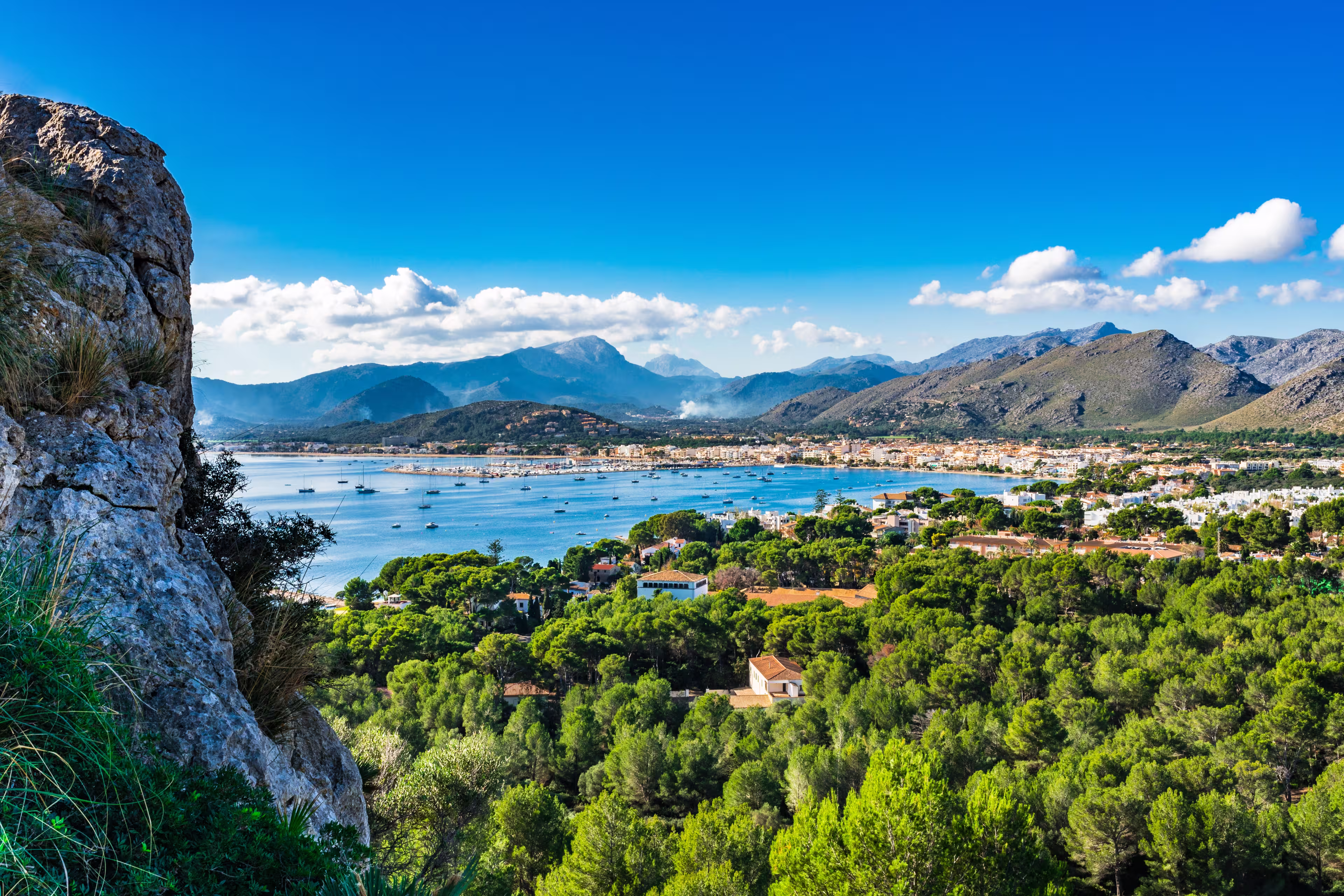 Blick auf die Bucht von Port de Pollenca auf Mallorca
