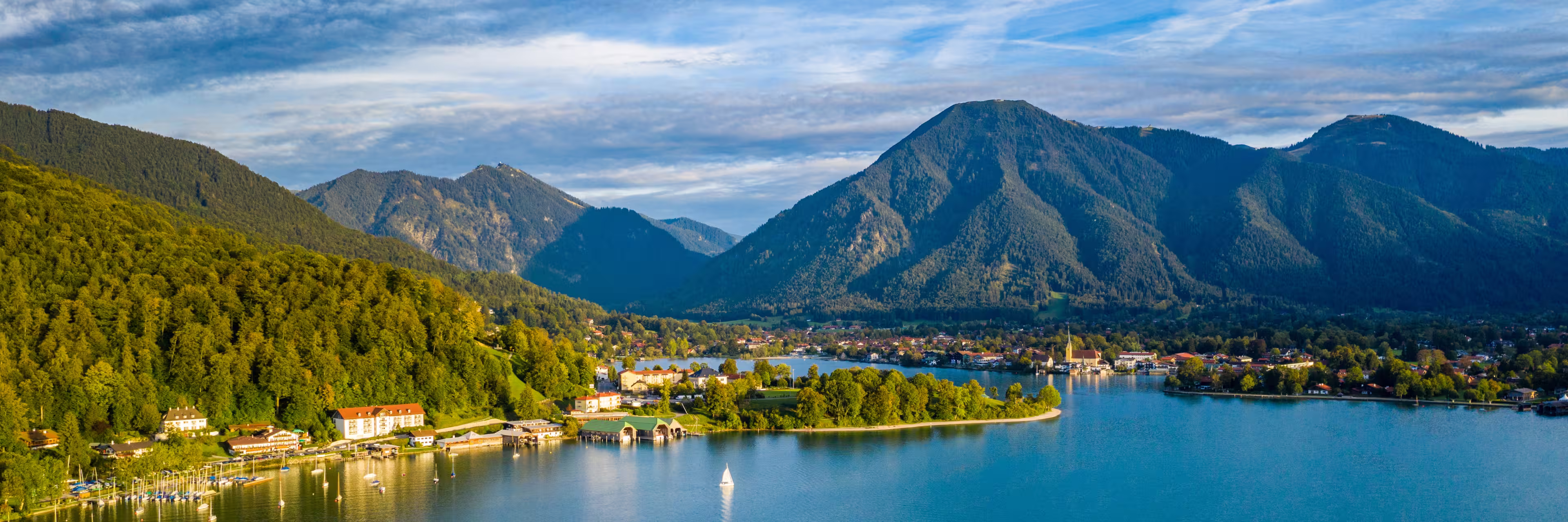 Blick auf den Tegernsee und die Berge