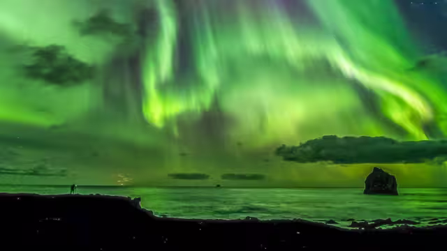 Polarlicht über der Gletscherlagune
