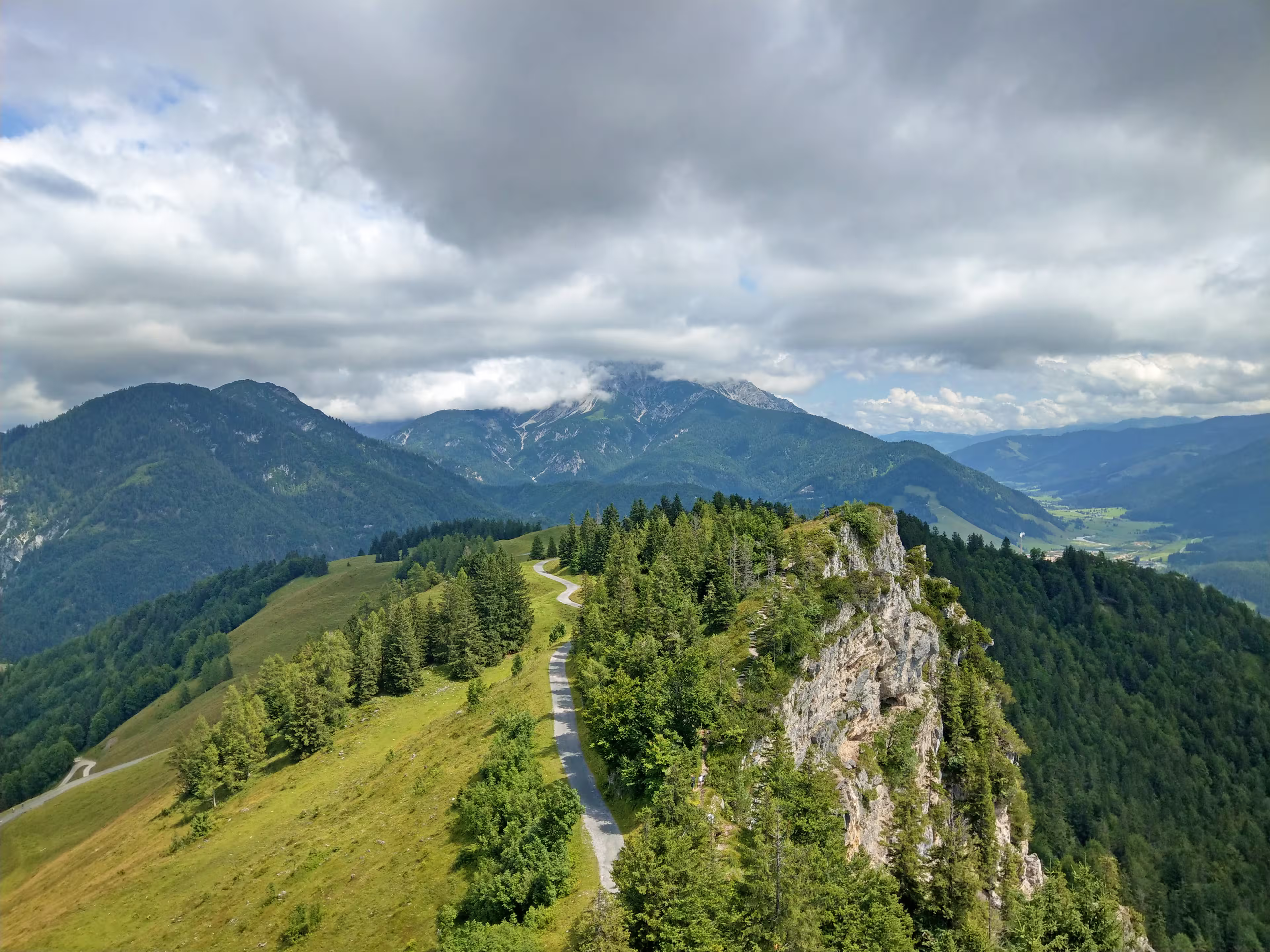 Kitzbühel Buchensteinwand Panorama mit Jakobskreuz