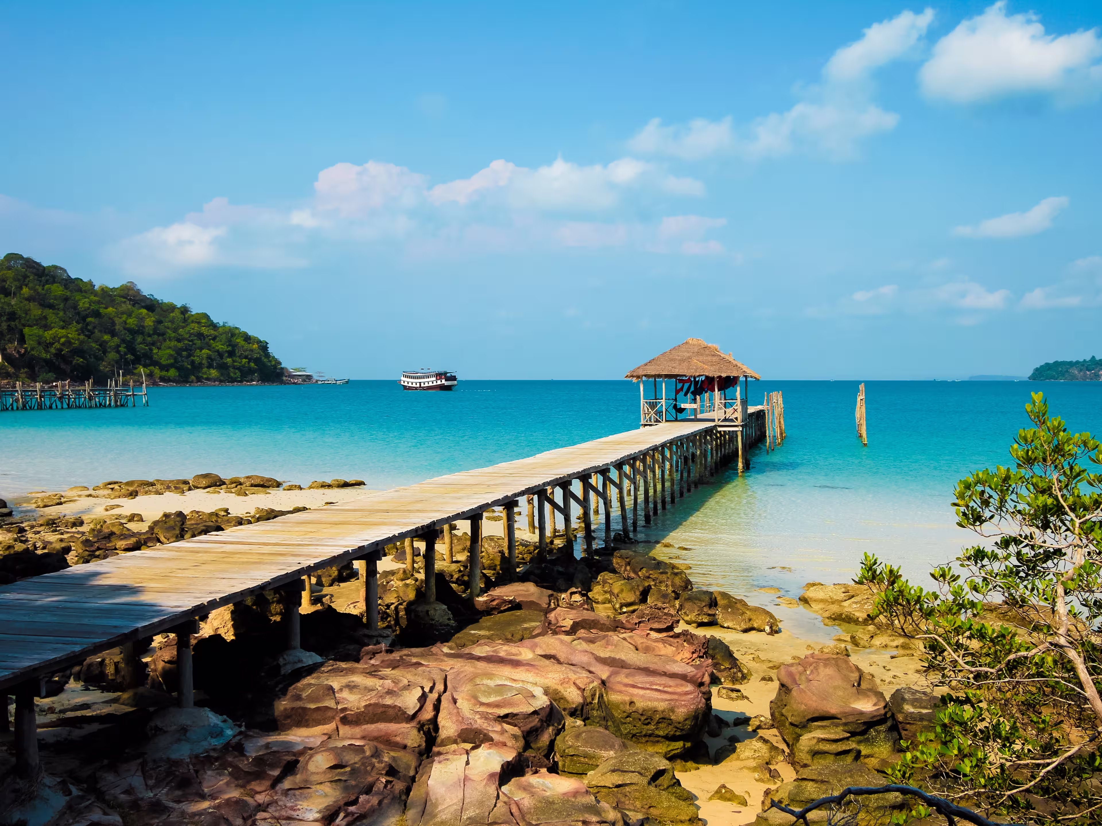 Pier at the beautiful white sand beach on this holiday island, saracen bay, koh rong sanloem island, sihanoukville, cambodia, indochina, southeast asia, asia