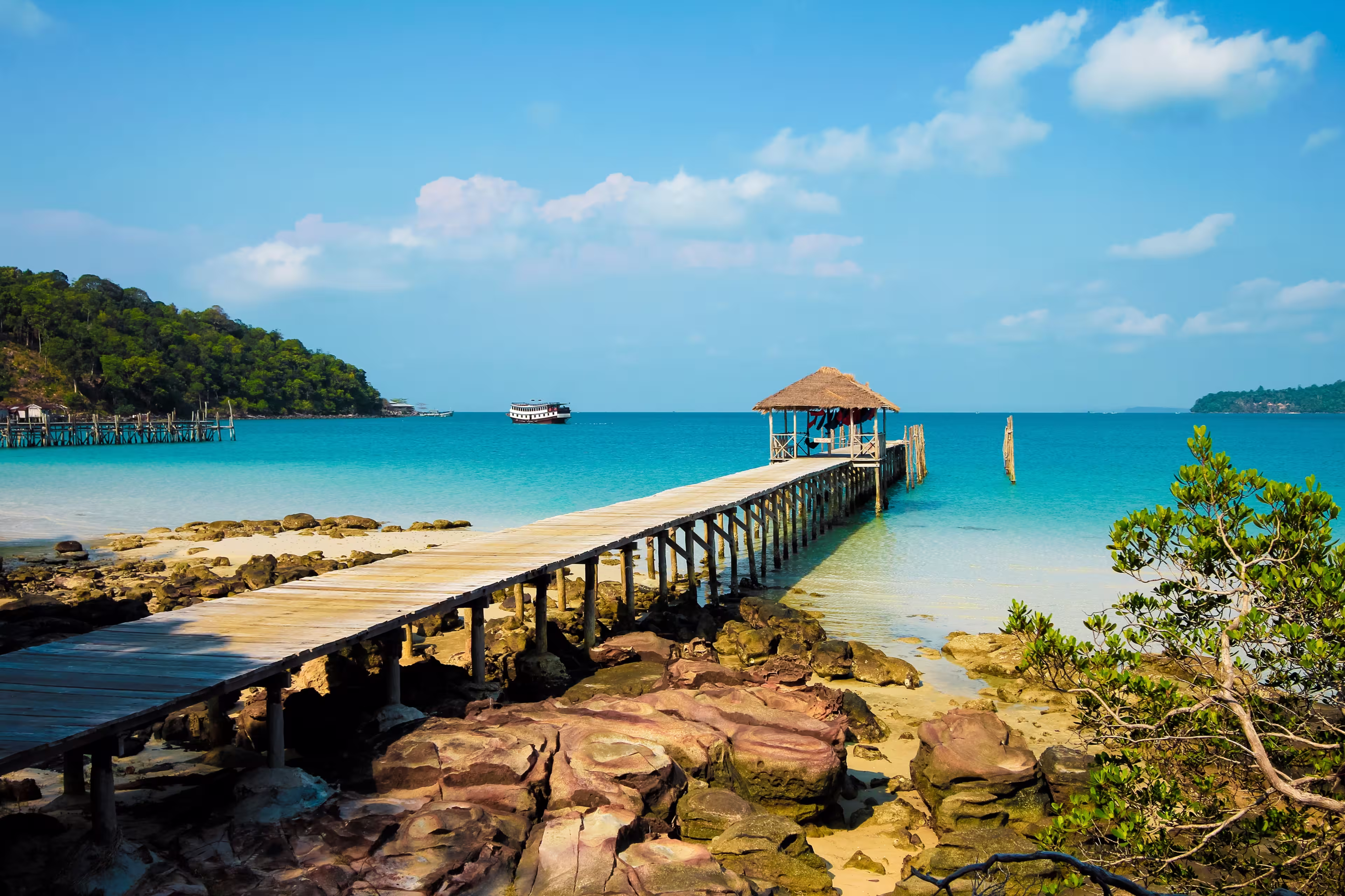 Pier at the beautiful white sand beach on this holiday island, saracen bay, koh rong sanloem island, sihanoukville, cambodia, indochina, southeast asia, asia