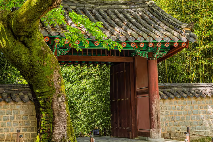 A gate in the Jeonju Hanok village, Jeonju, Korea