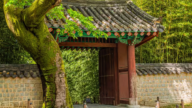 A gate in the Jeonju Hanok village, Jeonju, Korea
