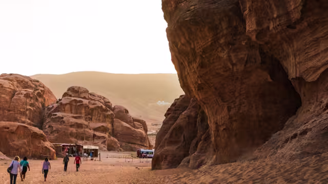 EESJ_petra-walk_jordan_banner