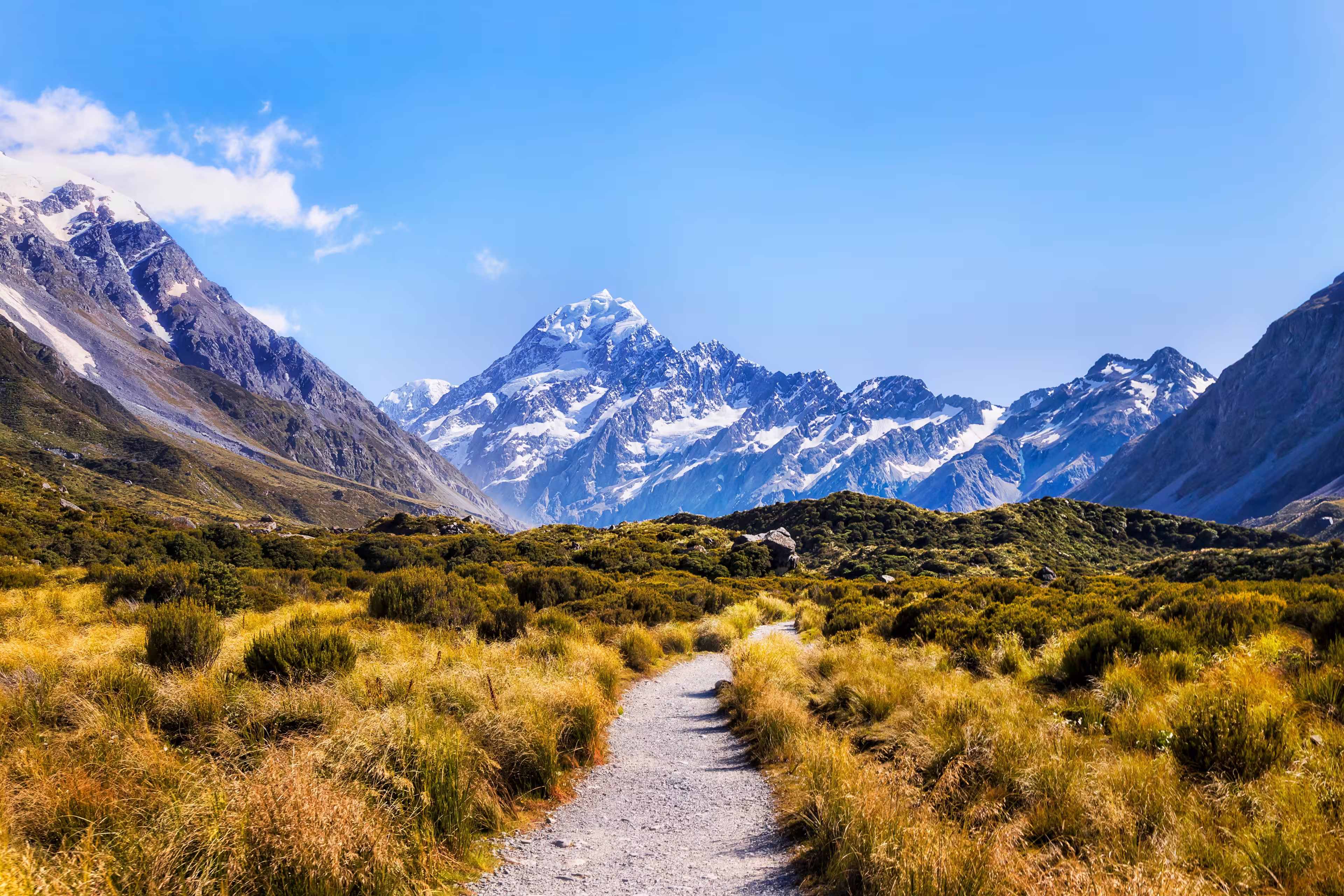 Hooker valley walking track to Mt Cook on South Island of new Zealand.