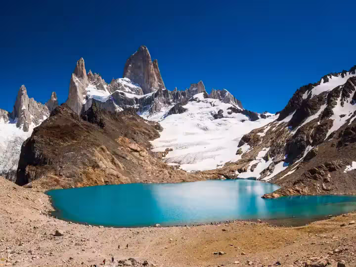 Lago de los Tres with Mount Fitz Roy (aka Cerro Chalten) behind, El Chalten, Patagonia, Argentina
