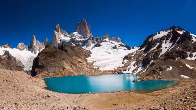 Lago de los Tres with Mount Fitz Roy (aka Cerro Chalten) behind, El Chalten, Patagonia, Argentina
