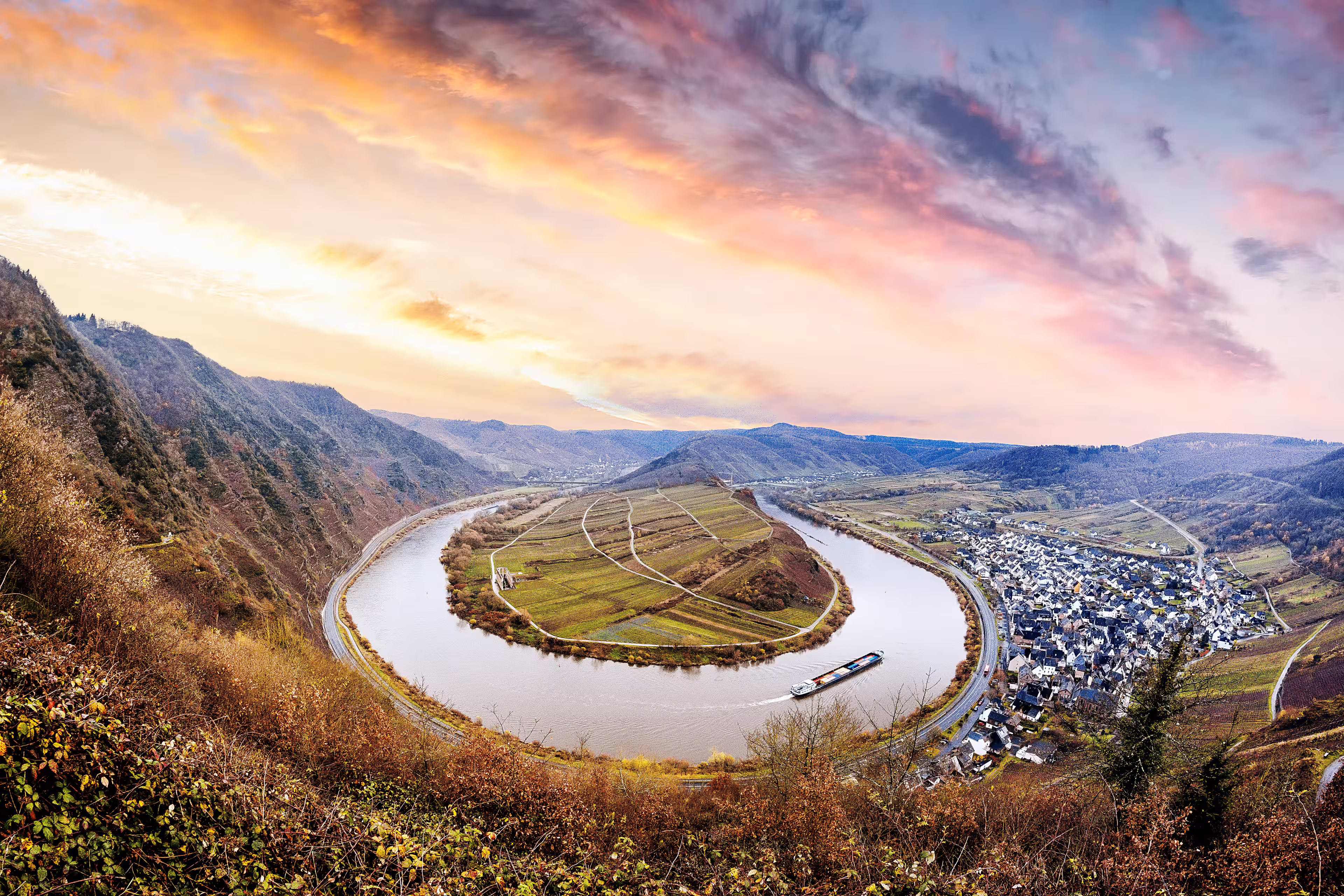 Lavakegel, Kraterseen und sprudelndes Wasser - Wanderungen in der Vulkaneifel
