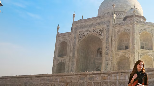 india agra taj mahal pax standing outside
