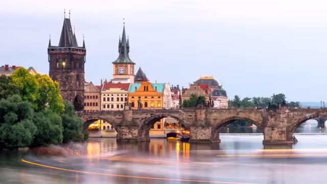 czech_prague_charles-bridge-river