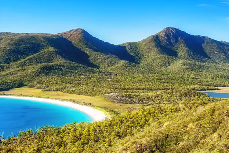 Clear views of Wineglass Bay on a sunny day, Freycinet NP, AU