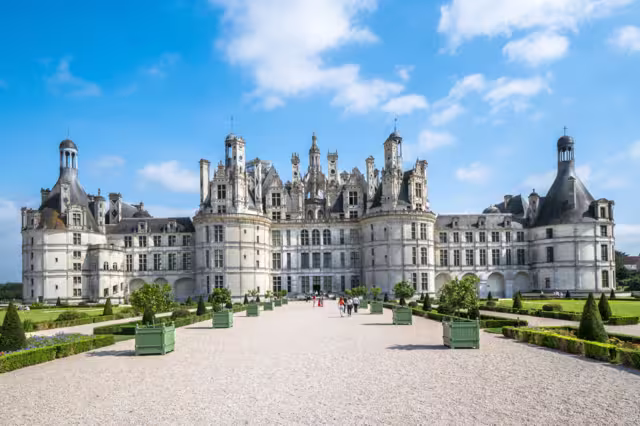 Famous medieval castle Ch창teau de Chambord, France