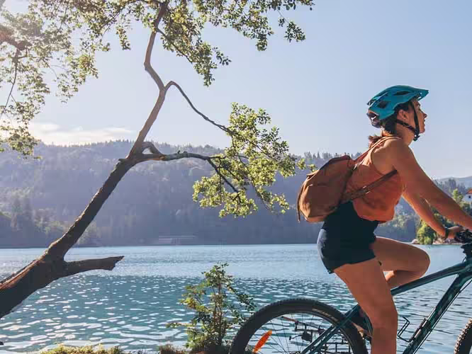 Traveller rides bike around Lake Bled