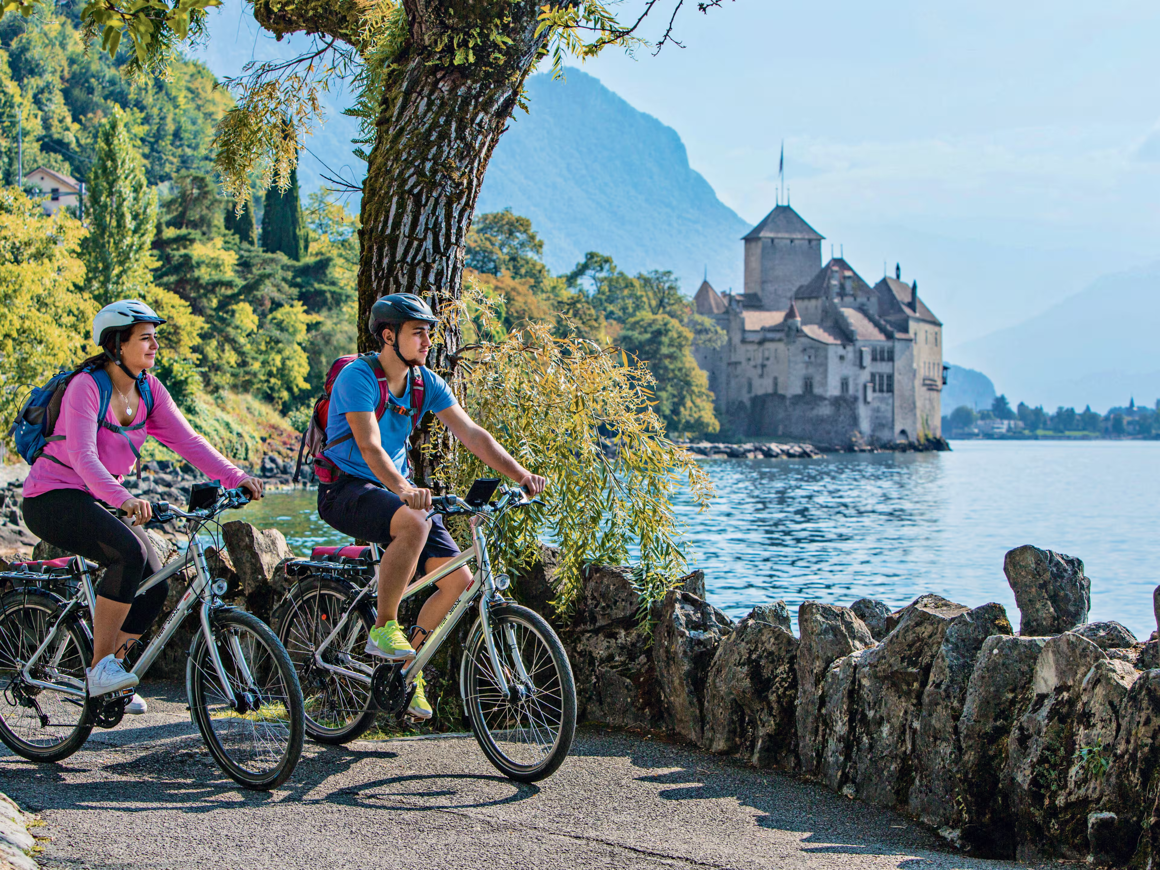 Velofahrer auf der Rhoneroute beim Schloss Chillon VD© Foto: Christof Sonderegger
Velofahrer auf der Rhoneroute beim Schloss Chillon VD

© Foto: Christof Sonderegger