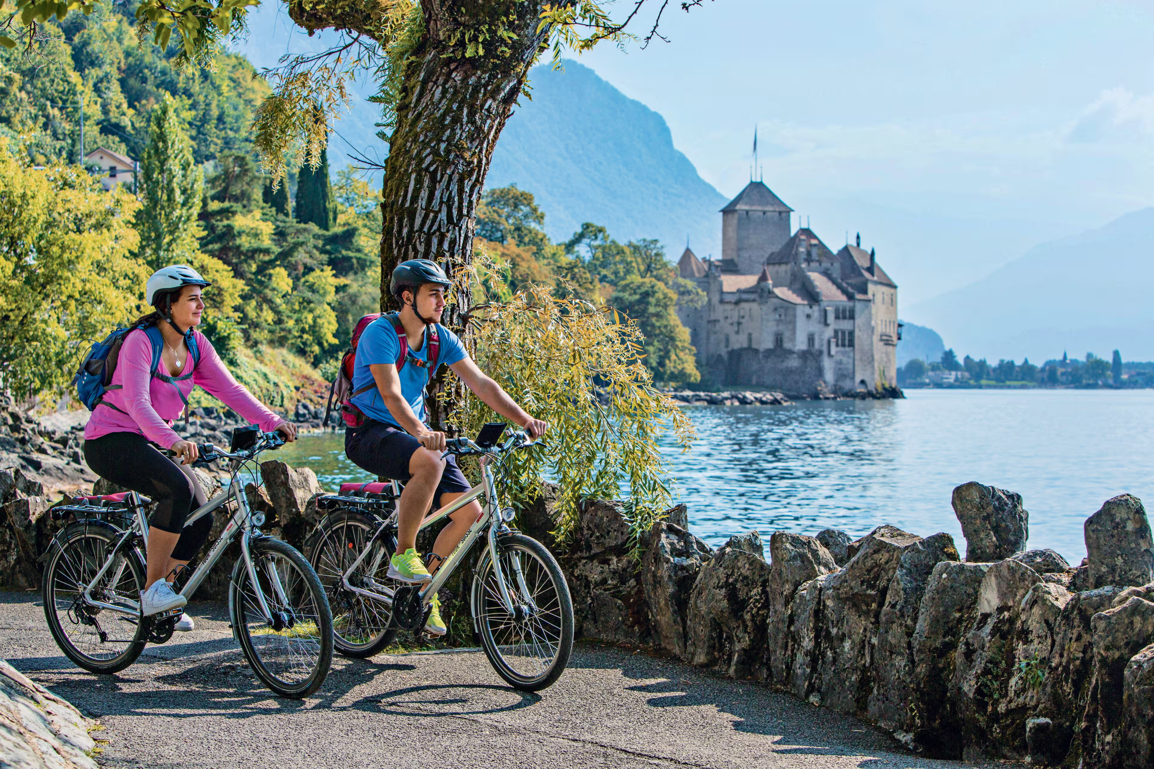Velofahrer auf der Rhoneroute beim Schloss Chillon VD
© Foto: Christof Sonderegger
Velofahrer auf der Rhoneroute beim Schloss Chillon VD
© Foto: Christof Sonderegger