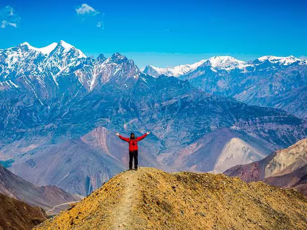 Stolzer Wanderer im Annapurna-Gebiet