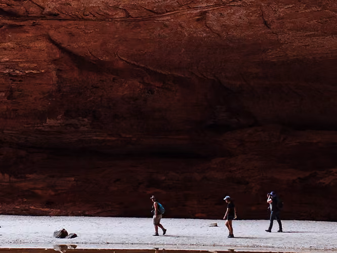 Travellers through Cathedral gorge in Purnululu NP, Western Australia