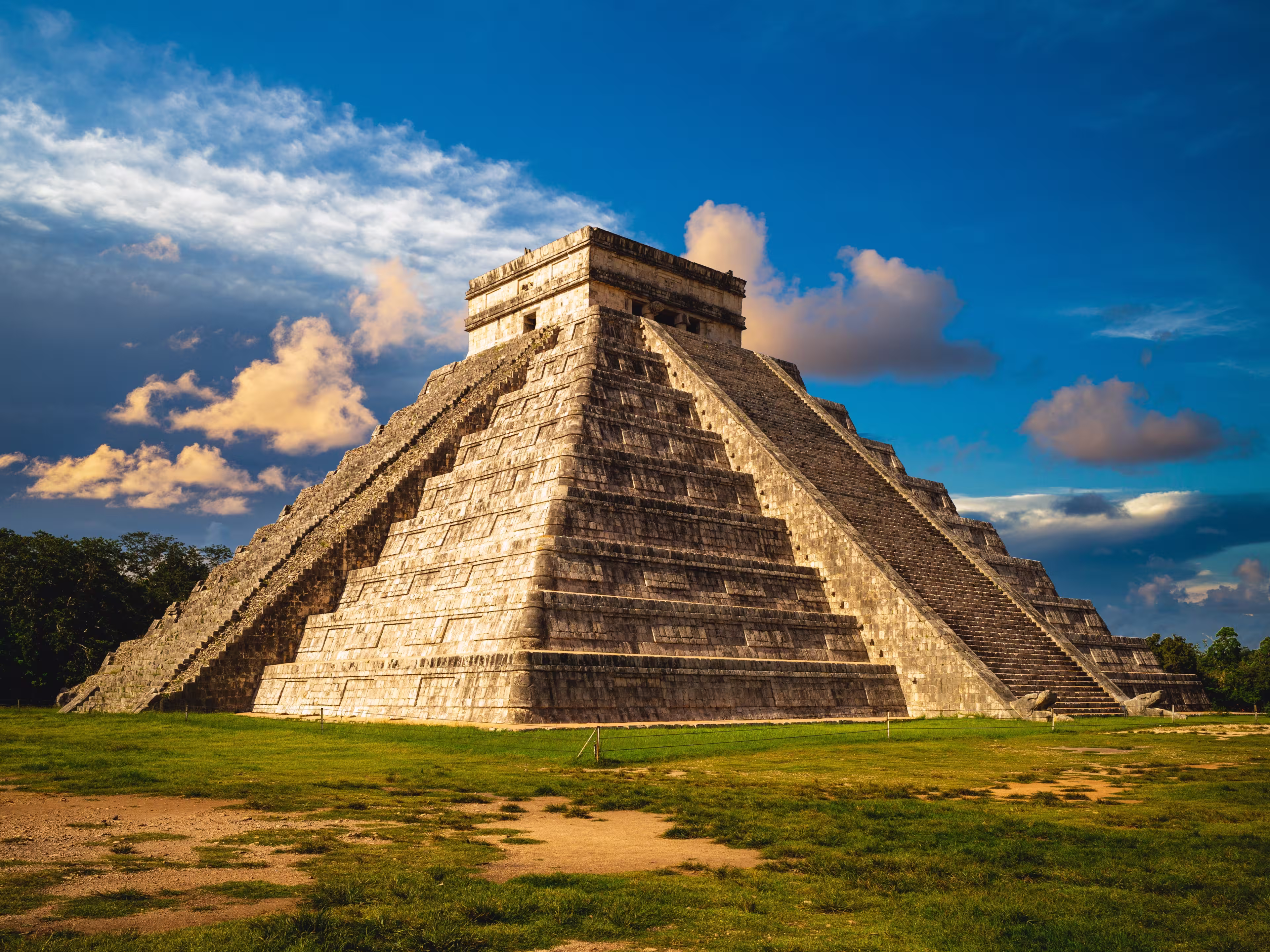 El Castillo, Temple of Kukulcan, Chichen Itza, mexico