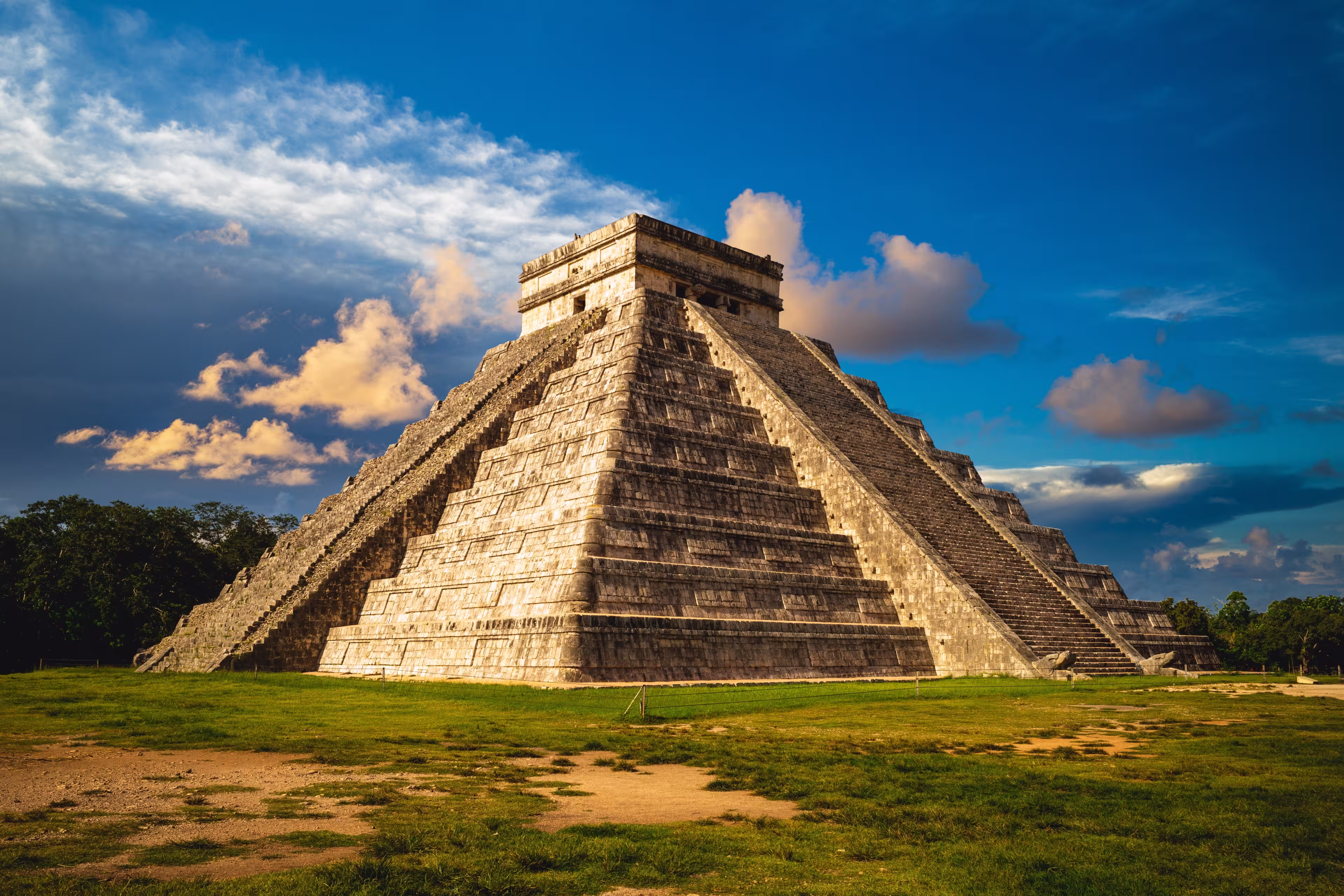 El Castillo, Temple of Kukulcan, Chichen Itza, mexico