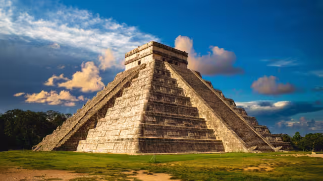 El Castillo, Temple of Kukulcan, Chichen Itza, mexico
