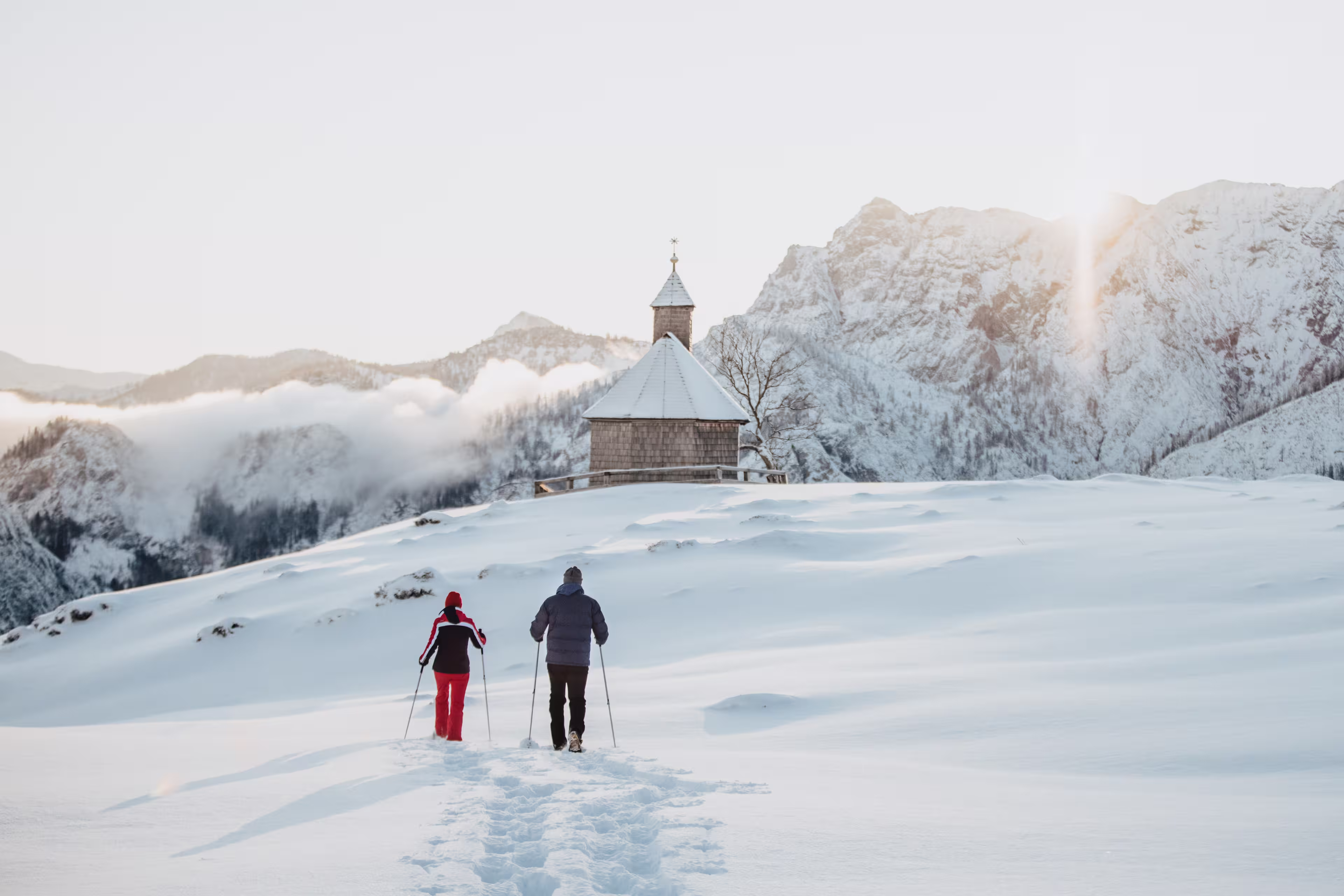 Foto Salzkammergut/Katrin Kerschbaumer: Wandern in die Richtung Kapelle auf der Postalm