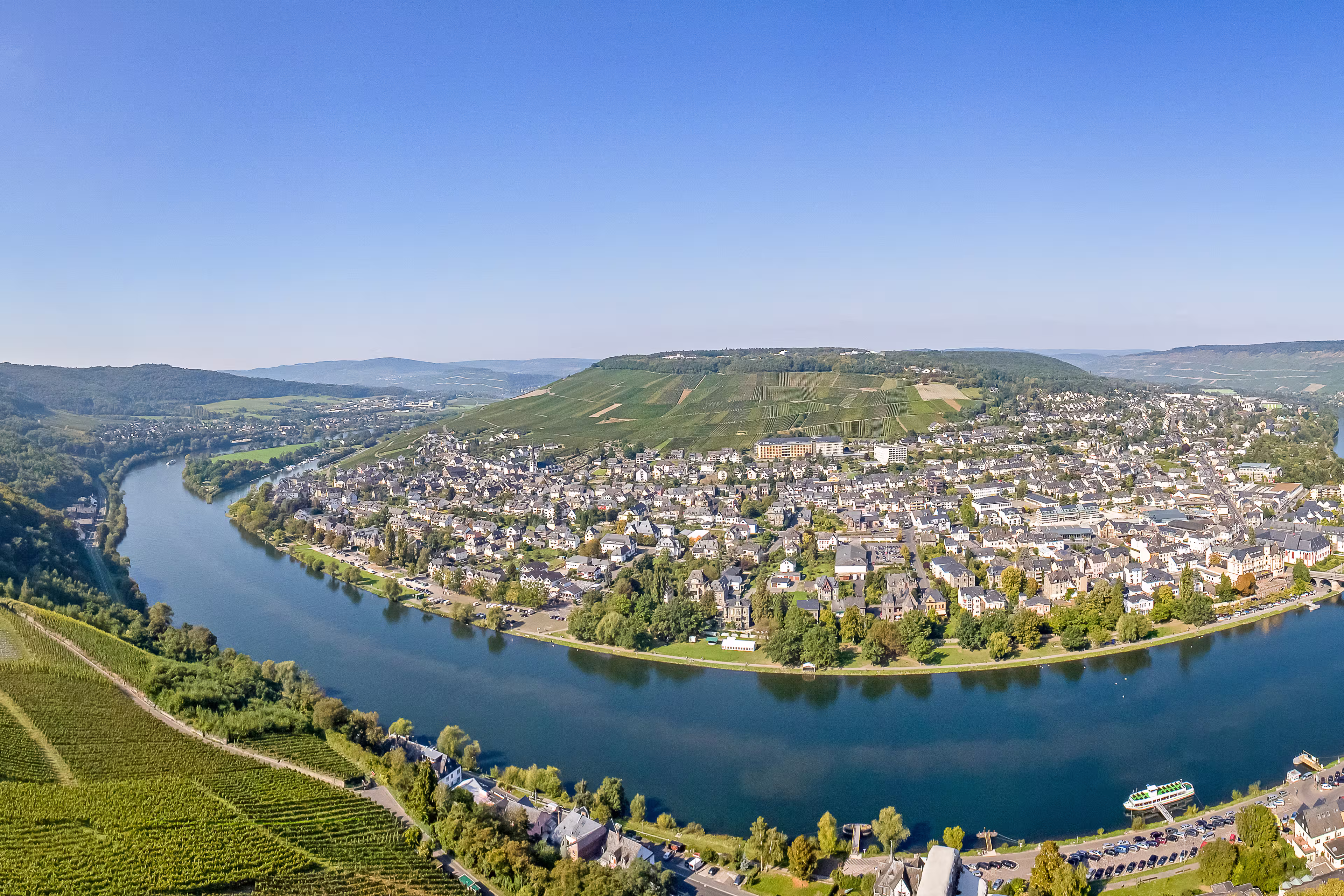Panoramablick auf die Mosel und Traben-Trarbach