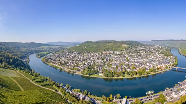 Panoramablick auf die Mosel und Traben-Trarbach