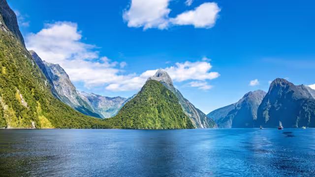 Milford Sound, National Park Fjordland, South Island, New Zealand, Oceania.Panoramic view of the mountains in the National Park Fjordland, Milford Sound.