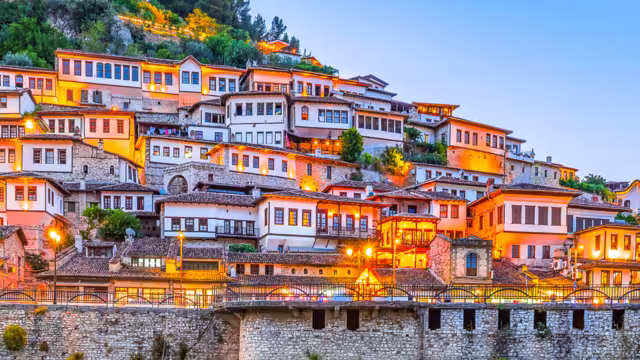 Berat in der Abenddaemmerung