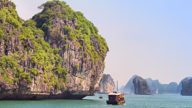 Vietnam_Cat-Ba_Scenery