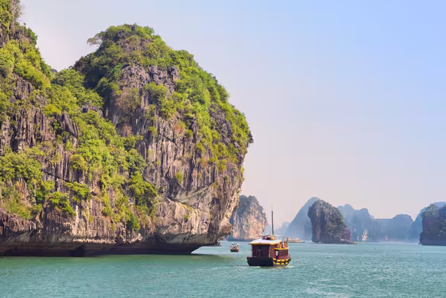 Vietnam_Cat-Ba_Scenery