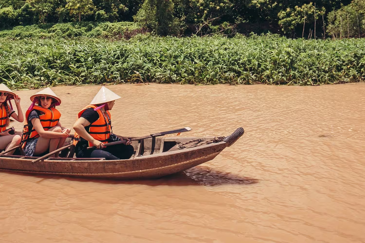 gteac_vietnam_mekong-river_canoe_smiling-pax_banner