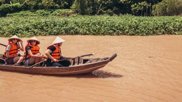 gteac_vietnam_mekong-river_canoe_smiling-pax_banner