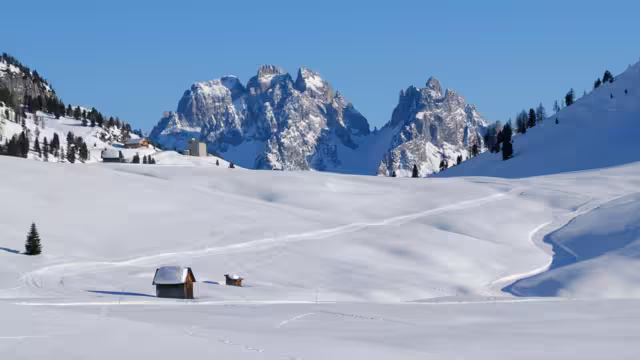 Wintergebirgslandschaft Langlaufloipen Piazza Prato Sexten Dolomiten Südtirol Italien