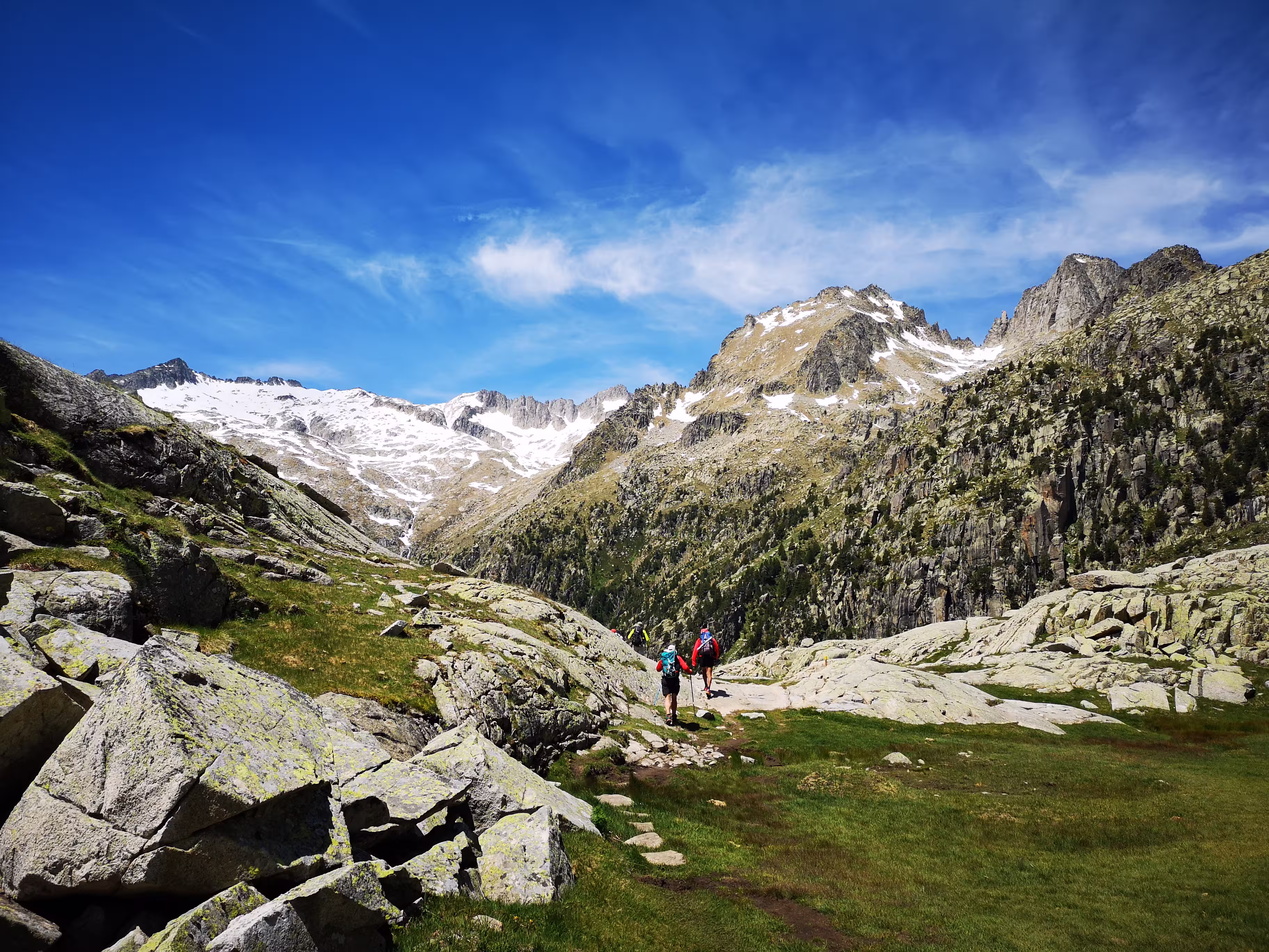 Wanderer bei Estany Travessani