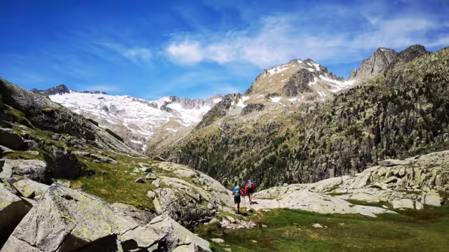 Wanderer bei Estany Travessani