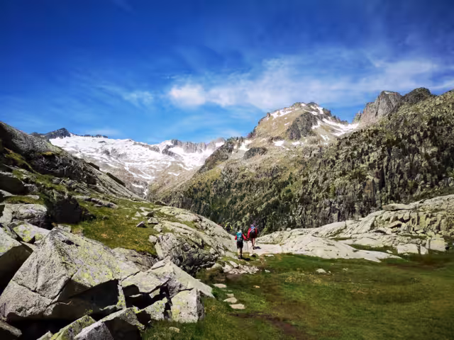 Wanderer bei Estany Travessani
