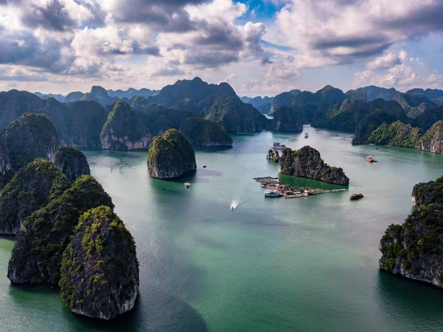Lan Ha bay is the UNESCO World Heritage Site, it is a beautiful natural wonder in northern Vietnam