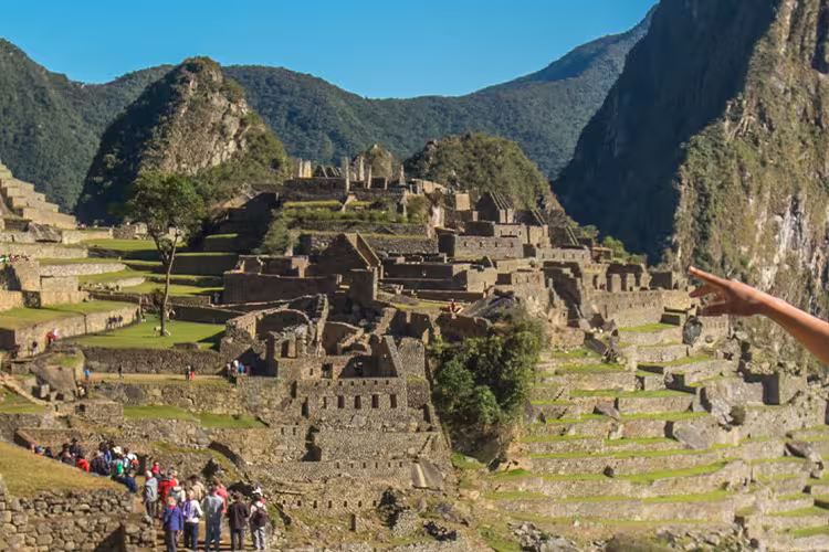 GGPI - Leader with male traveller in front of Machu Picchu, Peru