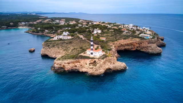 Foto aérea de Portocolom y Punta del Faro, Mallorca.