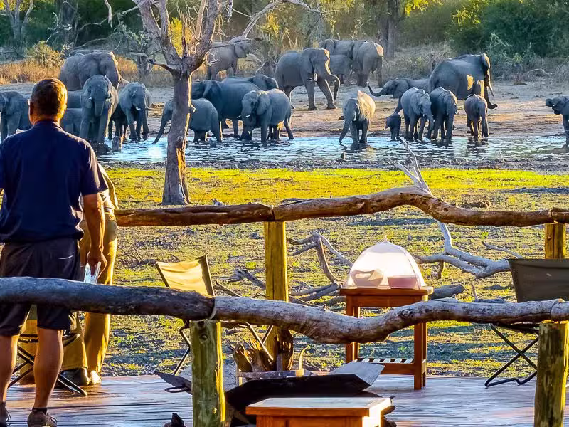 Aussichtsplattform der Gomoti River Lodge
