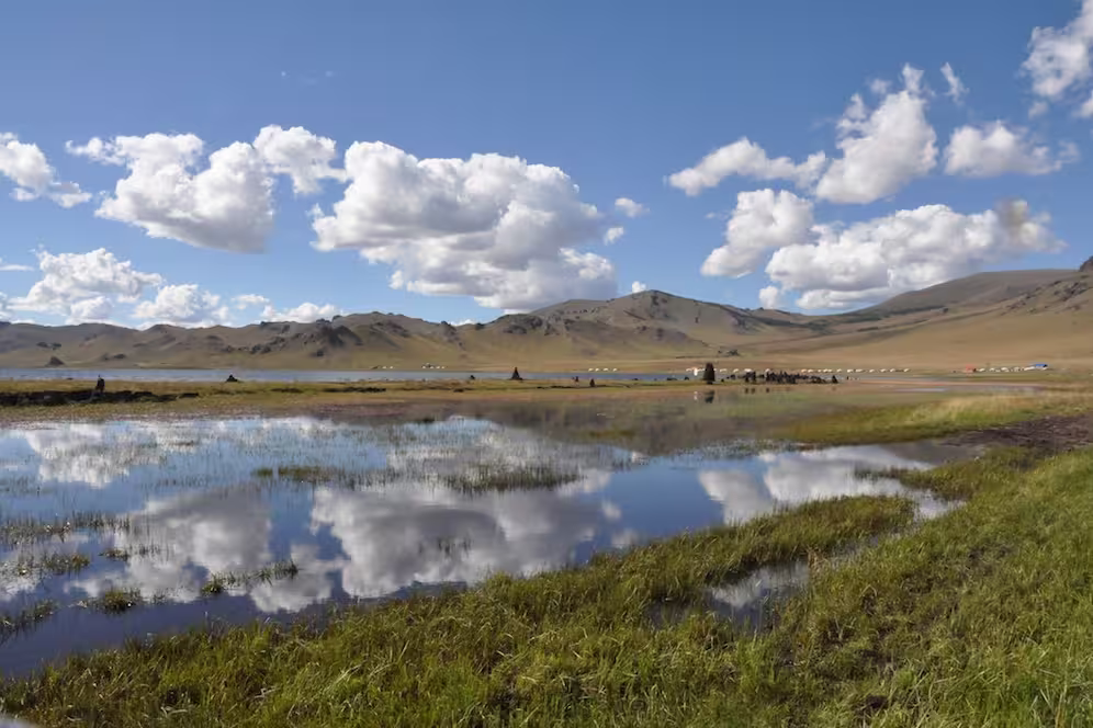 Mongolei: Jurtenleben in weiter Steppe