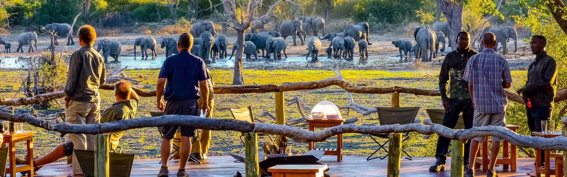 Aussichtsplattform der Gomoti River Lodge