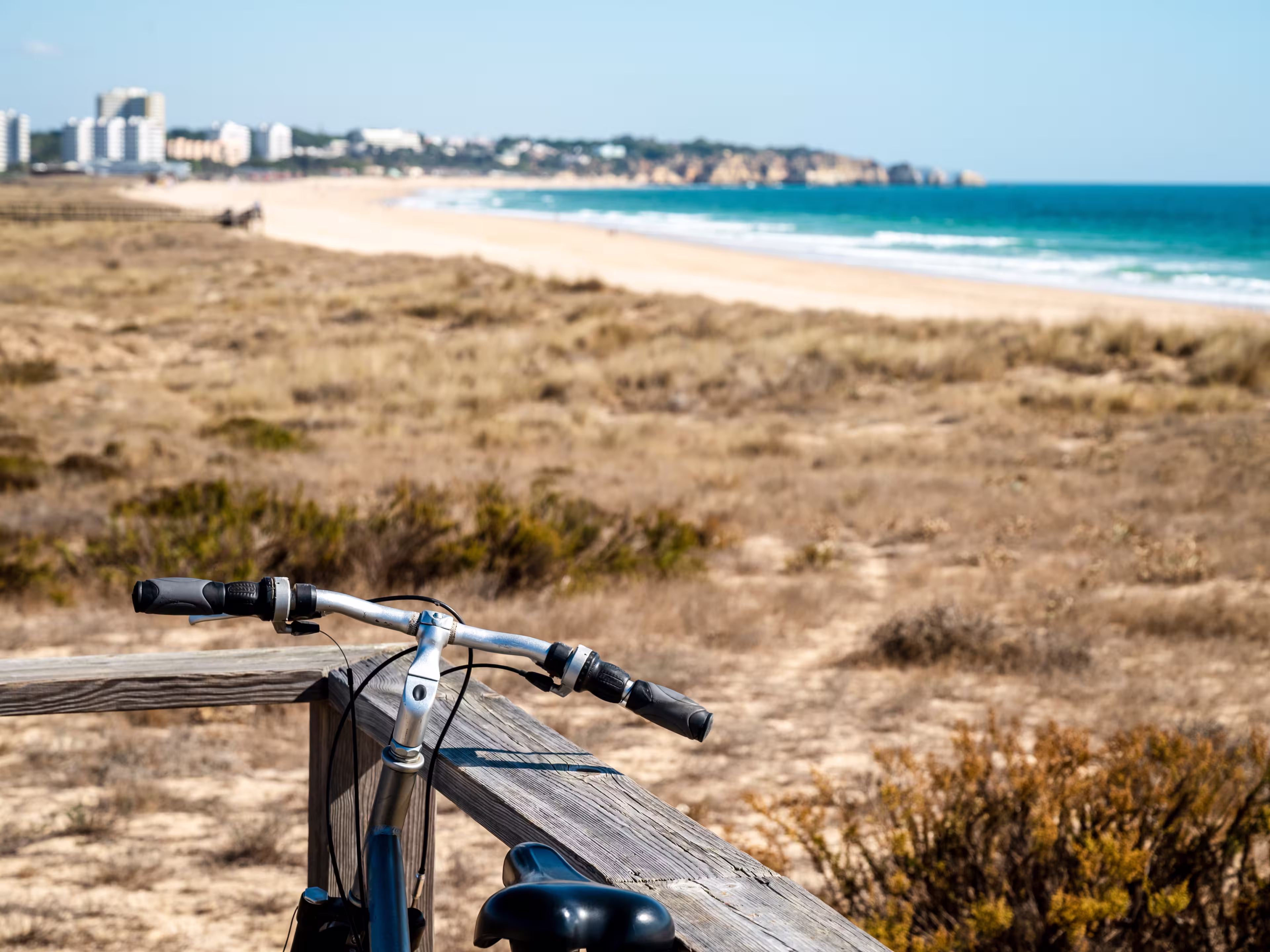 Rad auf Steg vor Alvor, Algarve