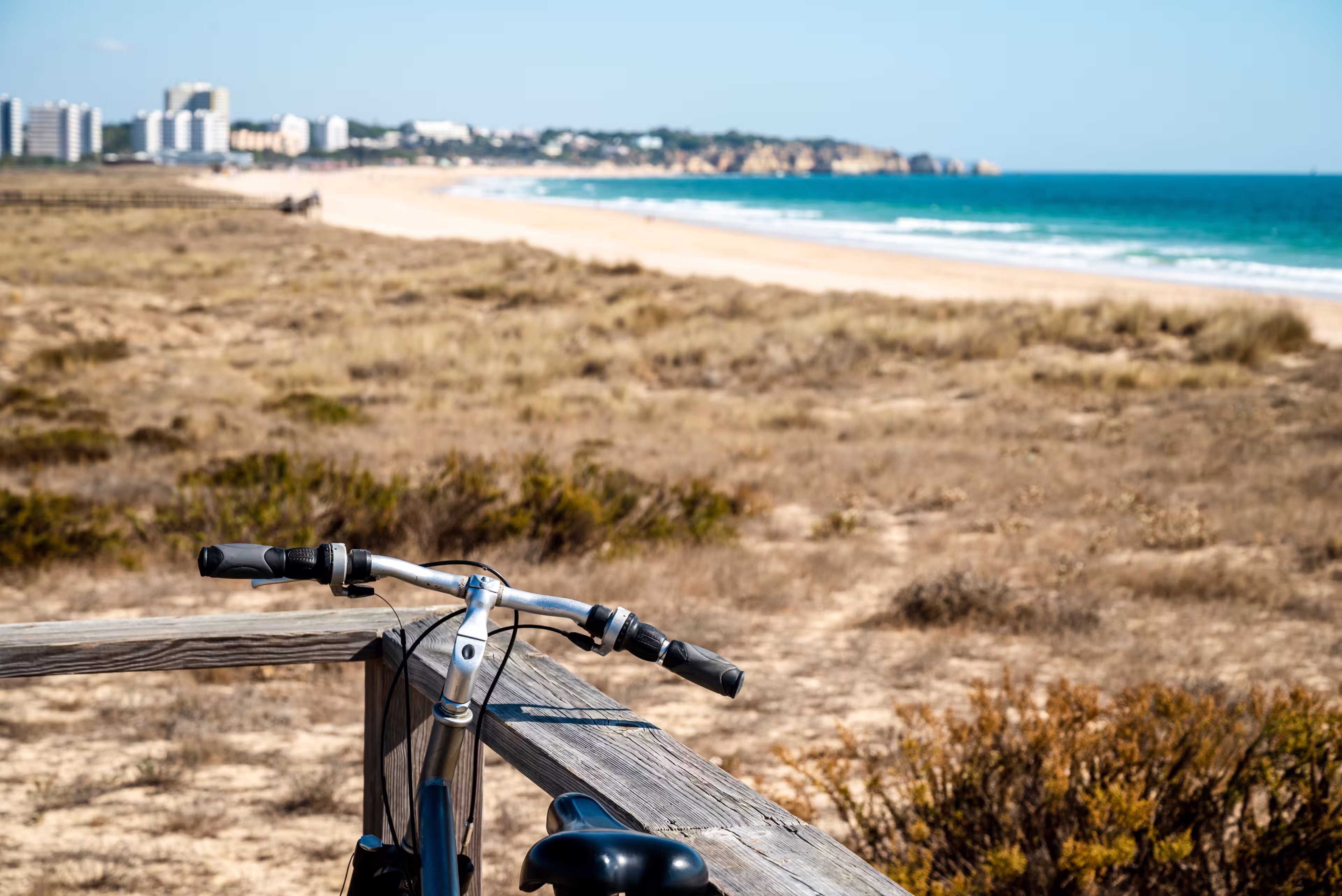 Rad auf Steg vor Alvor, Algarve