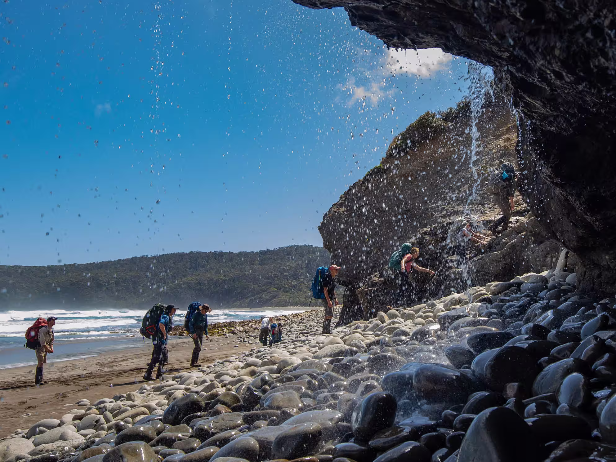 South Coast Trek: Trekker am Strand