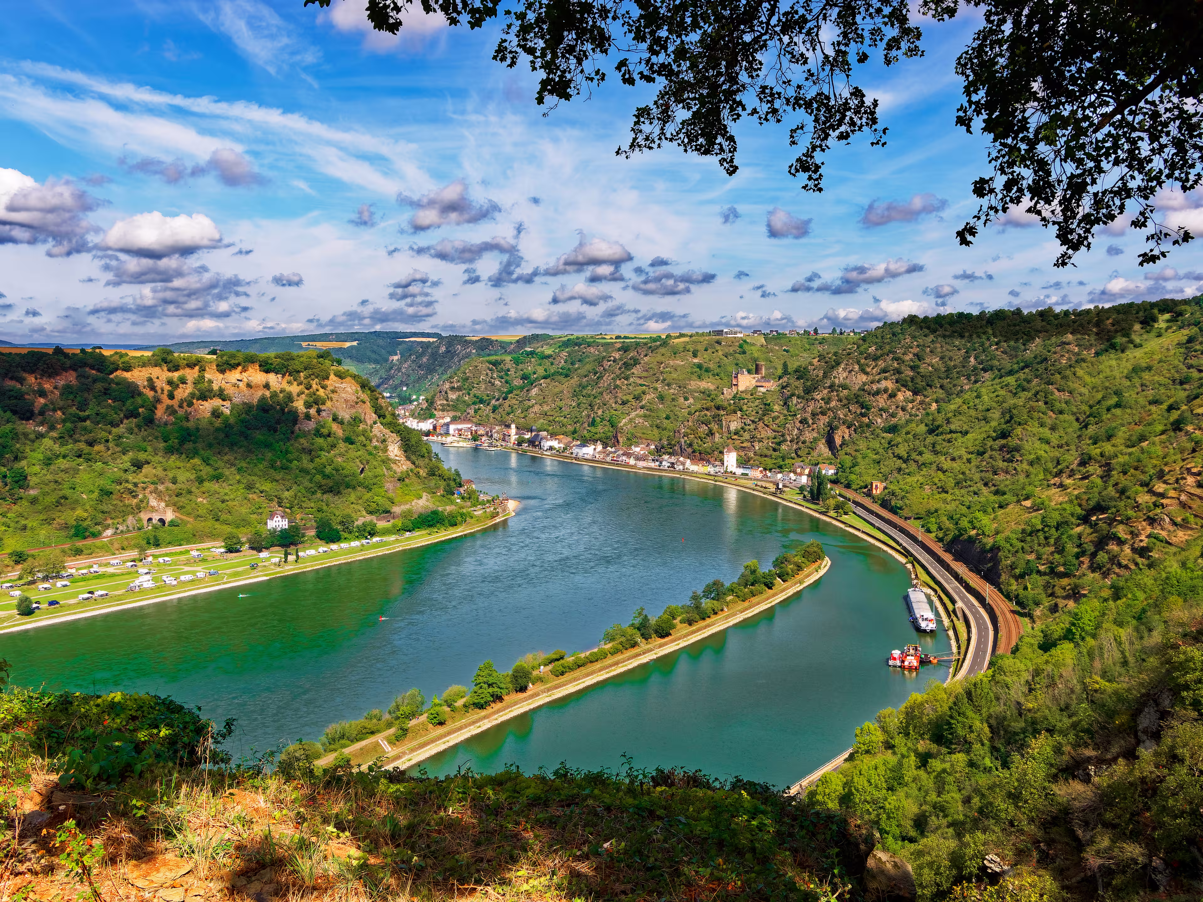 Blick auf den Rhein und die Loreley bei St. Goar