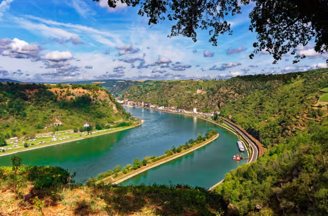 Blick auf den Rhein und die Loreley bei St. Goar