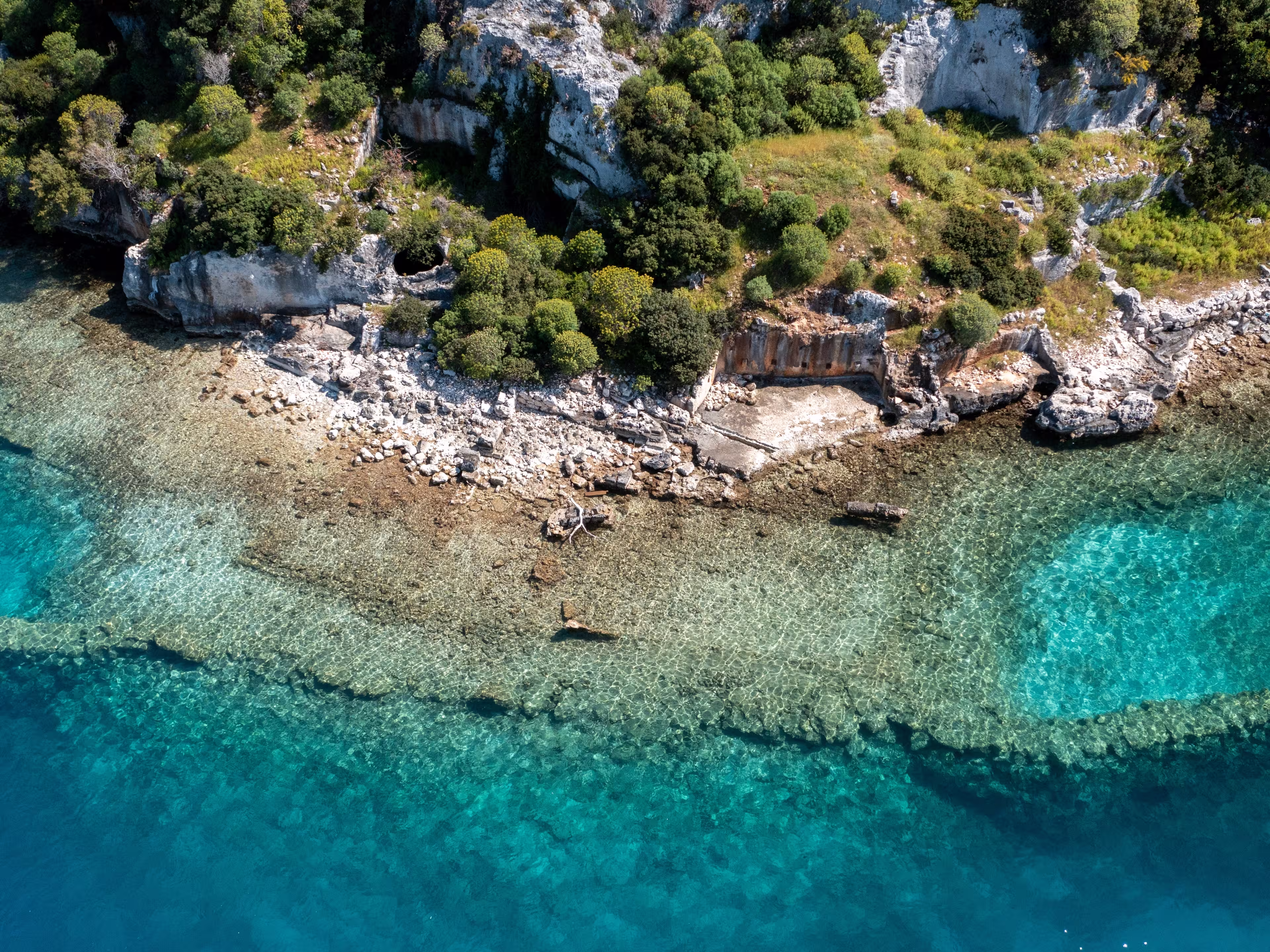 Ruins and turquoise waters of Sunken City of Kekova Island. Island located near Simena (aka Kaleköy), between Kaş and Demre, Antalya Province of Turkey. Lycian settlement, used by Byzantines too